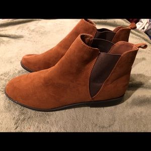 BROWN ANKLE BOOTS
